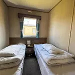 Brilliant 8 Berth Caravan At Reighton Sands Park, Haven Ref 61053rc Campsite
