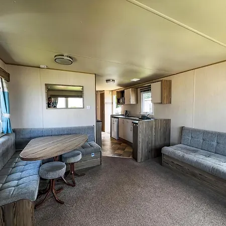 Campsite Brilliant 8 Berth Caravan At Reighton Sands Park, Haven Ref 61053rc Filey