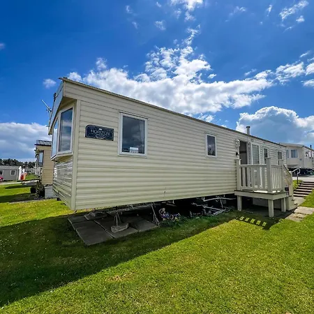 Brilliant 8 Berth Caravan At Reighton Sands Park, Haven Ref 61053rc Filey