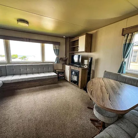 Brilliant 8 Berth Caravan At Reighton Sands Park, Haven Ref 61053rc * Filey