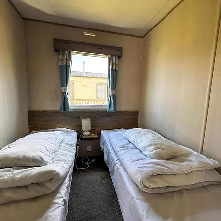 Brilliant 8 Berth Caravan At Reighton Sands Park, Haven Ref 61053rc Campsite