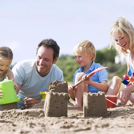 Brilliant 8 Berth Caravan At Reighton Sands Park, Haven Ref 61053rc Campsite Filey