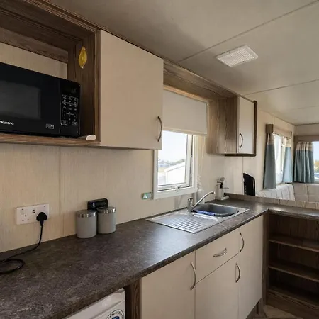Brilliant 8 Berth Caravan At Reighton Sands Park, Haven Ref 61053rc